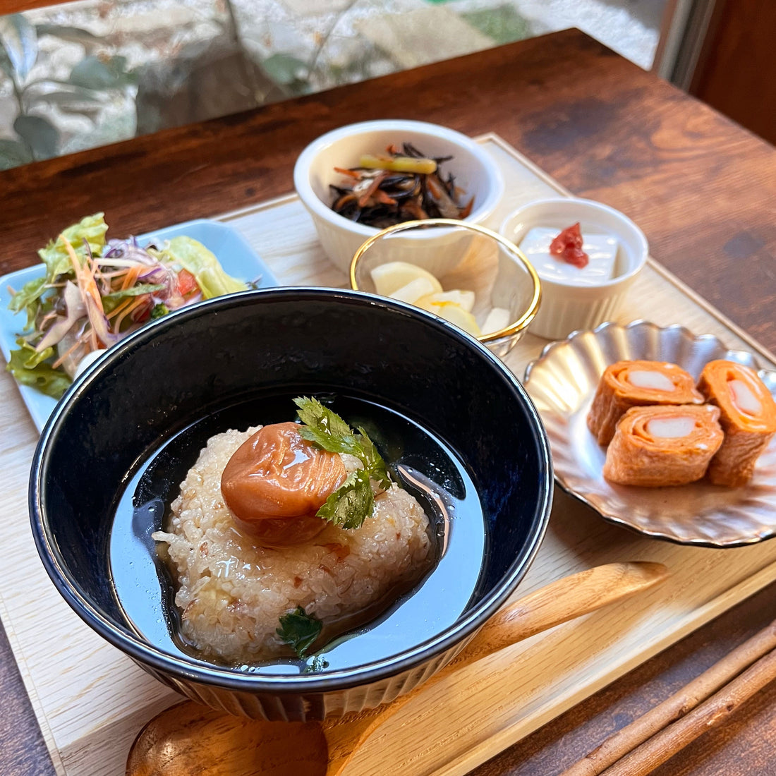 揚げ梅おにぎりの出汁あんかけ